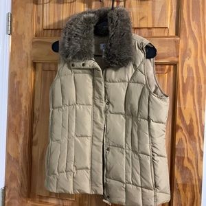 Athletic Works Puffy Vest with removable Fur collar size Medium